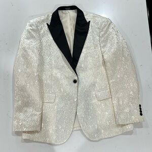 Men’s white luxury blazer! Size L